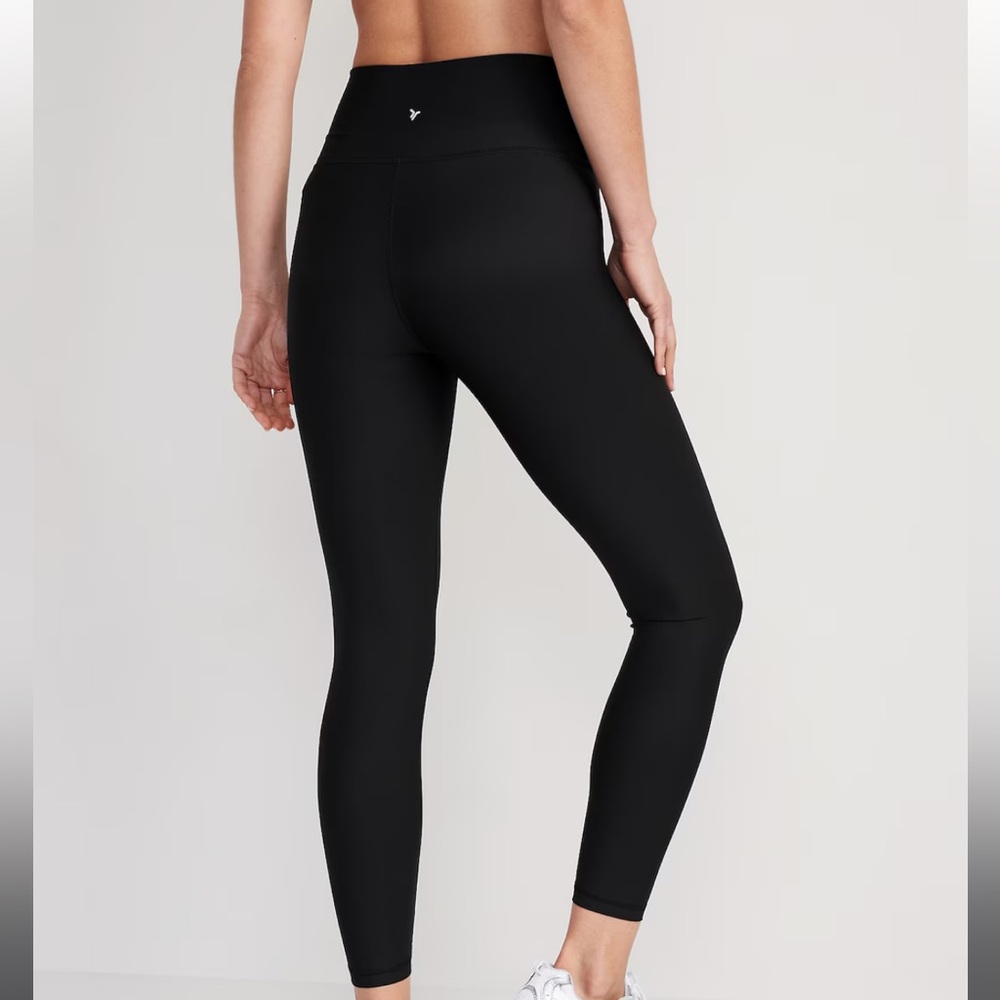 Old Navy Women’s Petite Black active Leggings